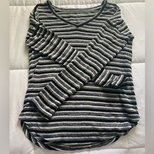 American Eagle Soft & Sexy Long Sleeve V Neck Tee